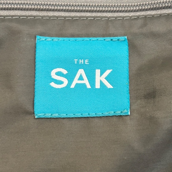 Like New The SAK Crochet Crossbody with Satin Ribbon Silver Grey Flap/Zipper - Picture 10 of 14